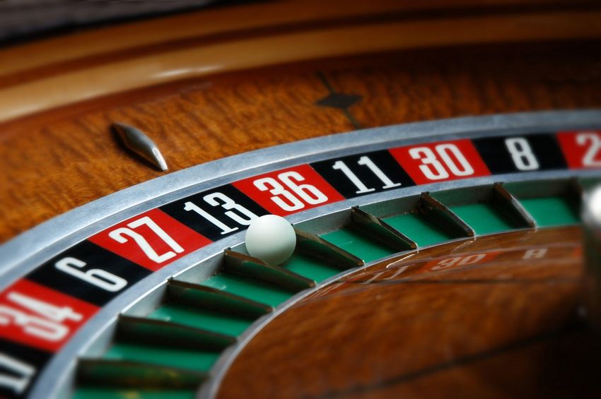 Live Casino vs Jeux de Casino Traditionnels : Pourquoi le Direct Redéfinit le Jeu en Ligne